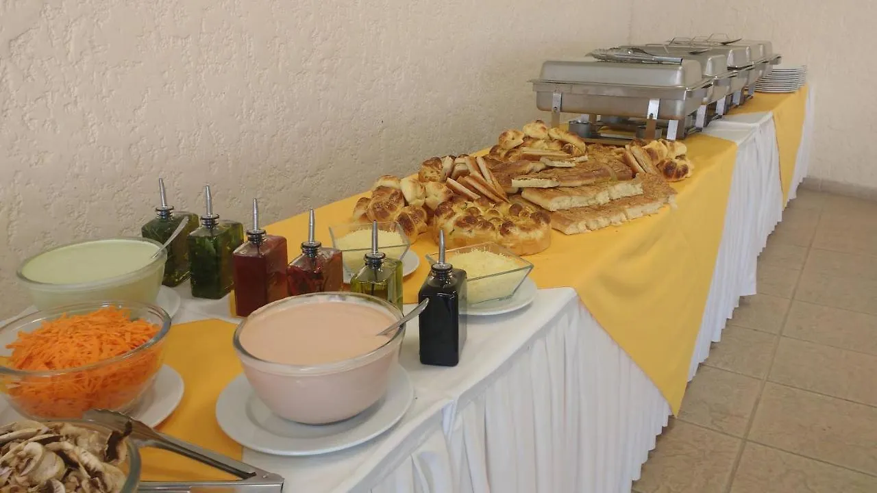 Country Plaza Hotel Zapopan 4*,